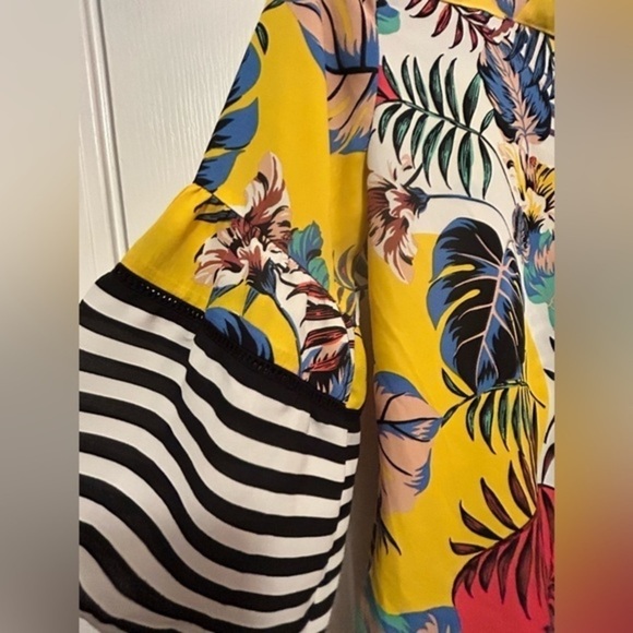 Valerie Stevens Tropical Stripe Boho Top With bell sleeves Women’s S preppy EUC - Picture 12 of 13